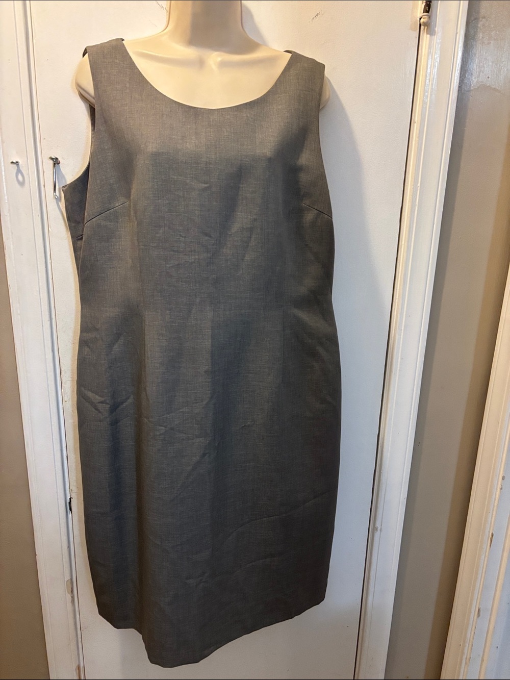 Kasper 14 Classic Sleeveless Shift Dress in Gray 26-373